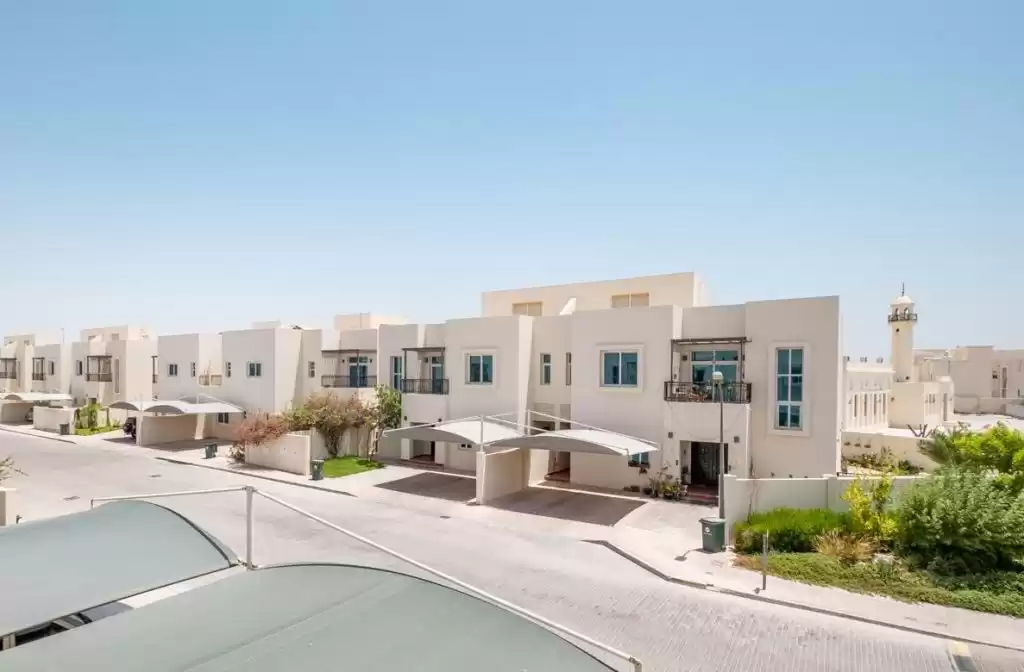 Жилой Готовая недвижимость 4 спальни С/Ж Вилла в комплексе  в аренду в Доха #18483 - 1  image 