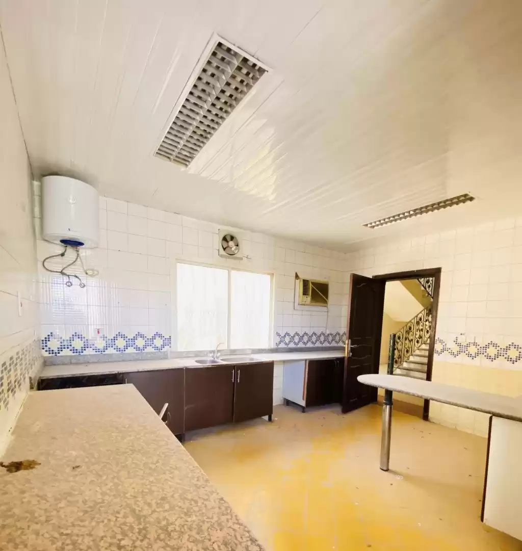 yerleşim Hazır Mülk 7 Yatak Odası U/F Müstakil Villa  kiralık içinde Al Sadd , Doha #18494 - 1  image 