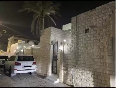 yerleşim Hazır Mülk 5 Yatak Odası U/F Müstakil Villa  satılık içinde Al Sadd , Doha #18503 - 1  image 