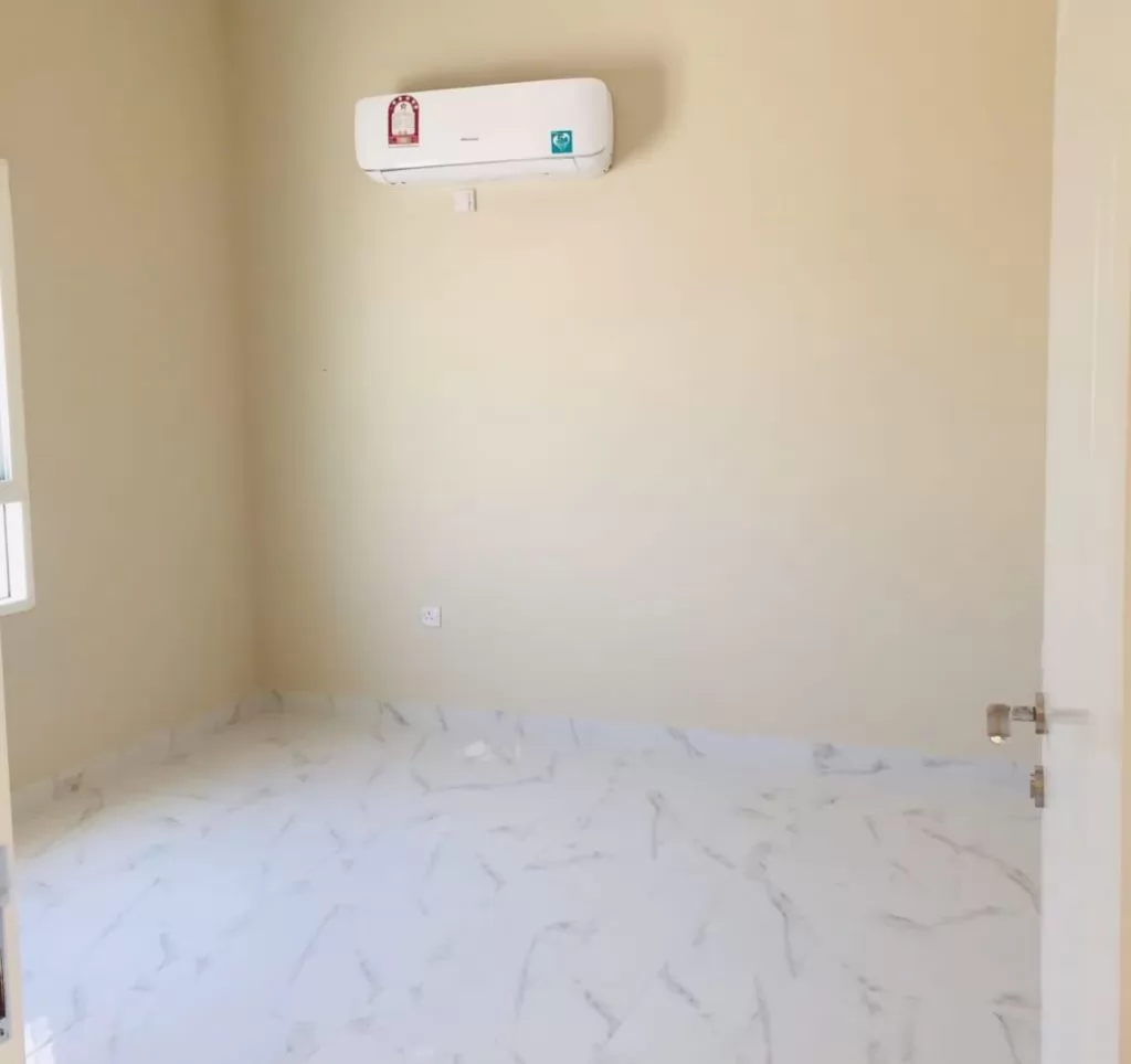 Residential Ready Property 3 Bedrooms U/F Apartment  for rent in Al-Khor #18536 - 1  image 