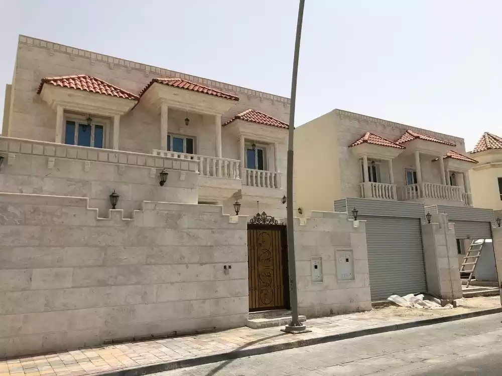 yerleşim Hazır Mülk 7 Yatak Odası U/F Müstakil Villa  satılık içinde Al Sadd , Doha #18572 - 1  image 