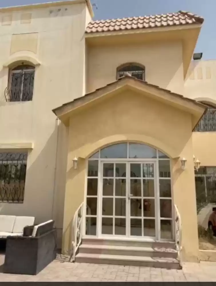 Résidentiel Propriété prête 5 chambres S / F Villa autonome  à vendre au Al-Sadd , Doha #18588 - 1  image 