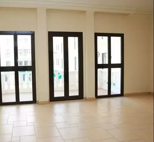 Residential Ready Property 2 Bedrooms S/F Apartment  for rent in The-Pearl-Qatar , Doha-Qatar #18592 - 6  image 