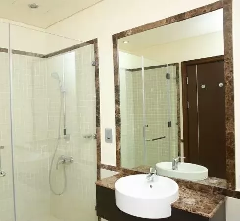 Residential Ready Property 2 Bedrooms S/F Apartment  for rent in The-Pearl-Qatar , Doha-Qatar #18592 - 2  image 