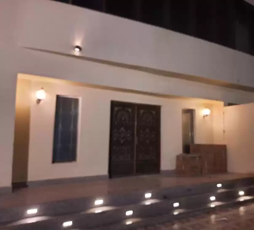 Residential Ready Property 6 Bedrooms U/F Standalone Villa  for rent in Al Sadd , Doha #18605 - 1  image 