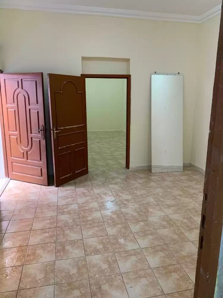 سكني عقار جاهز 1 غرفة  غير مفروش شقة  للإيجار في الدوحة #18611 - 1  صورة 