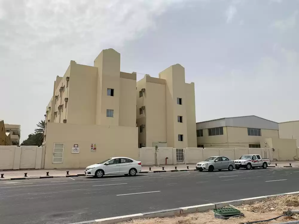 Residencial Listo Propiedad 7+ habitaciones F / F Campo de trabajo  alquiler en Doha #18617 - 1  image 