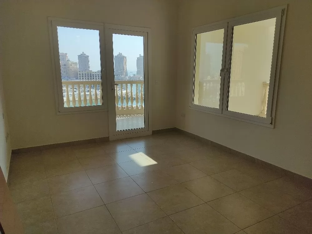 Residential Ready Property 1 Bedroom S/F Apartment  for sale in The-Pearl-Qatar , Doha-Qatar #18653 - 1  image 