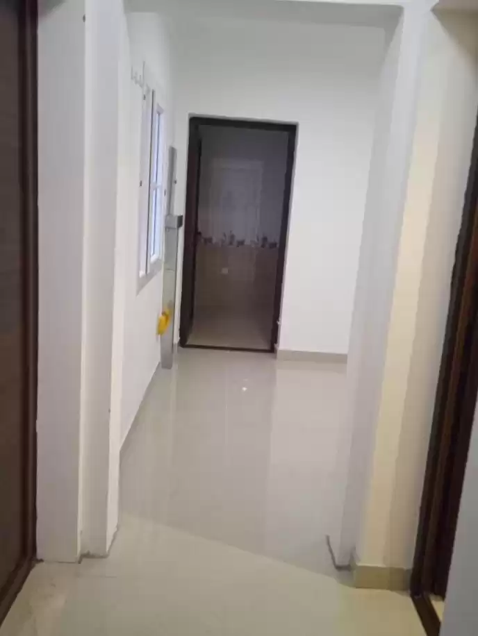 Residential Ready Property 1 Bedroom U/F Apartment  for rent in Al Sadd , Doha #18664 - 1  image 