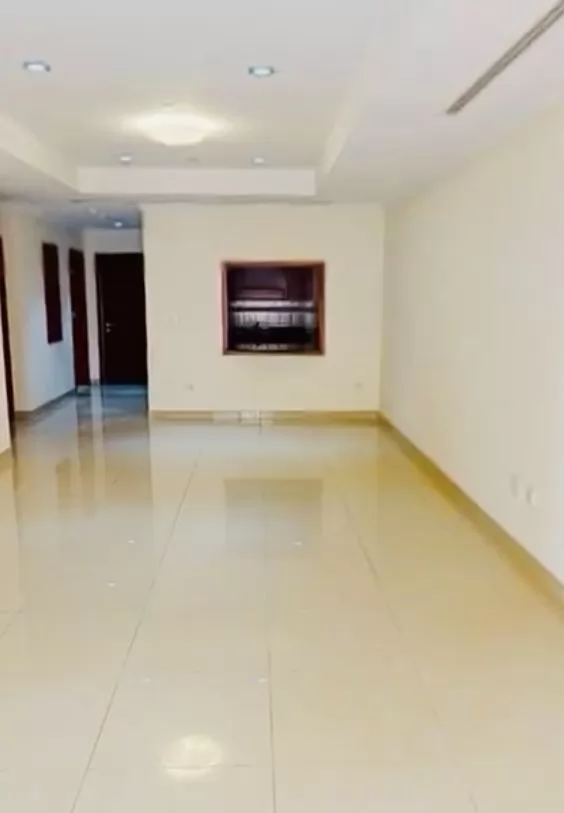 Residential Ready Property 1 Bedroom S/F Apartment  for sale in The-Pearl-Qatar , Doha-Qatar #18685 - 3  image 