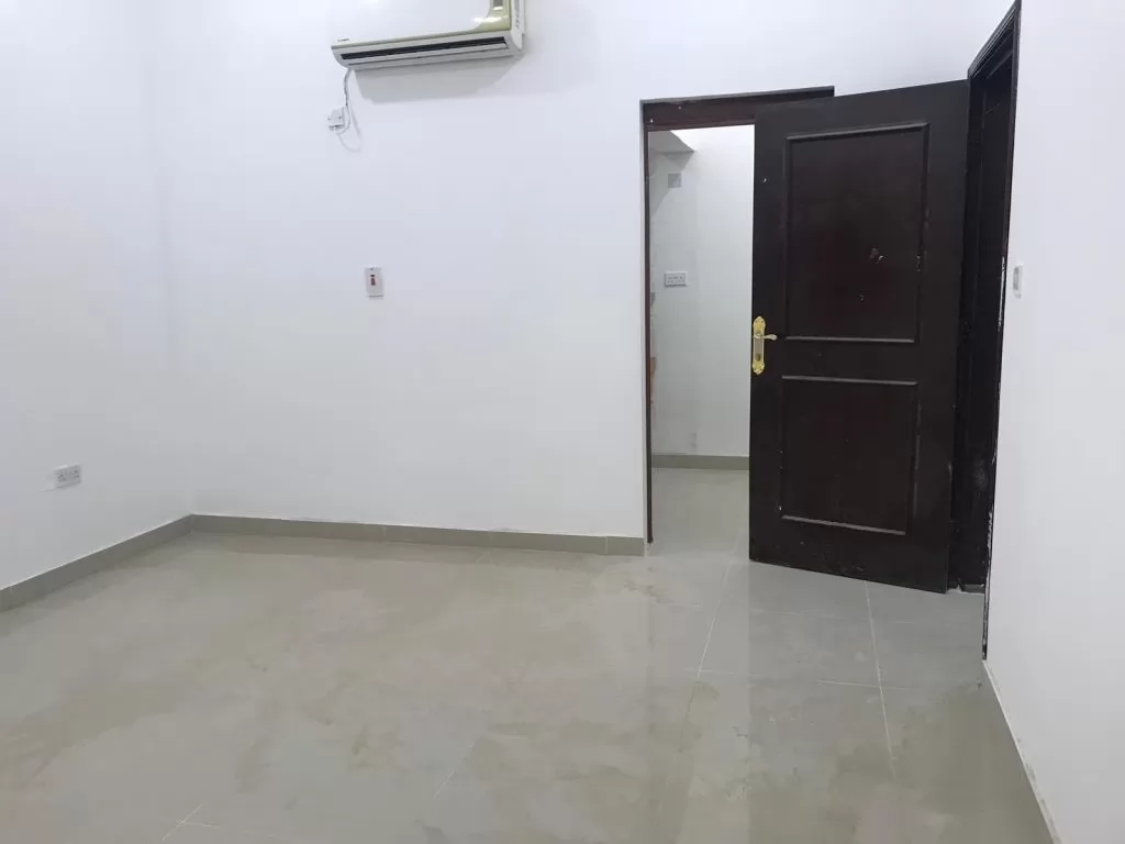 Residential Ready Property 1 Bedroom U/F Apartment  for rent in Doha #18714 - 2  image 
