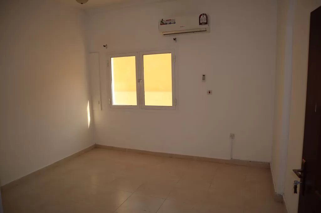 Residential Ready Property 1 Bedroom U/F Apartment  for rent in Doha-Qatar #18794 - 1  image 