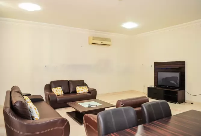 Residential Ready Property 3 Bedrooms U/F Apartment  for rent in Fereej-Bin-Mahmoud , Doha-Qatar #18798 - 2  image 