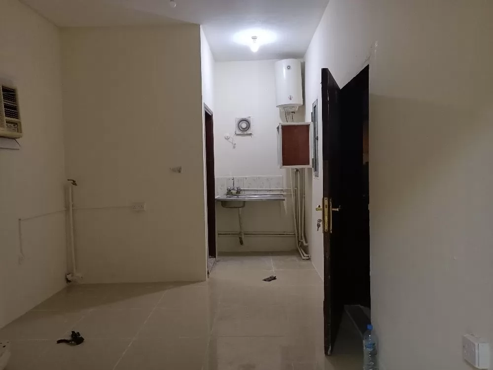 Residential Ready Property 1 Bedroom U/F Apartment  for rent in Al-Dafna , Doha-Qatar #18816 - 1  image 