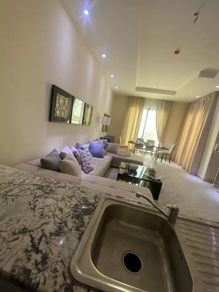 Residential Ready Property 1 Bedroom S/F Apartment  for sale in The-Pearl-Qatar , Doha-Qatar #18834 - 1  image 