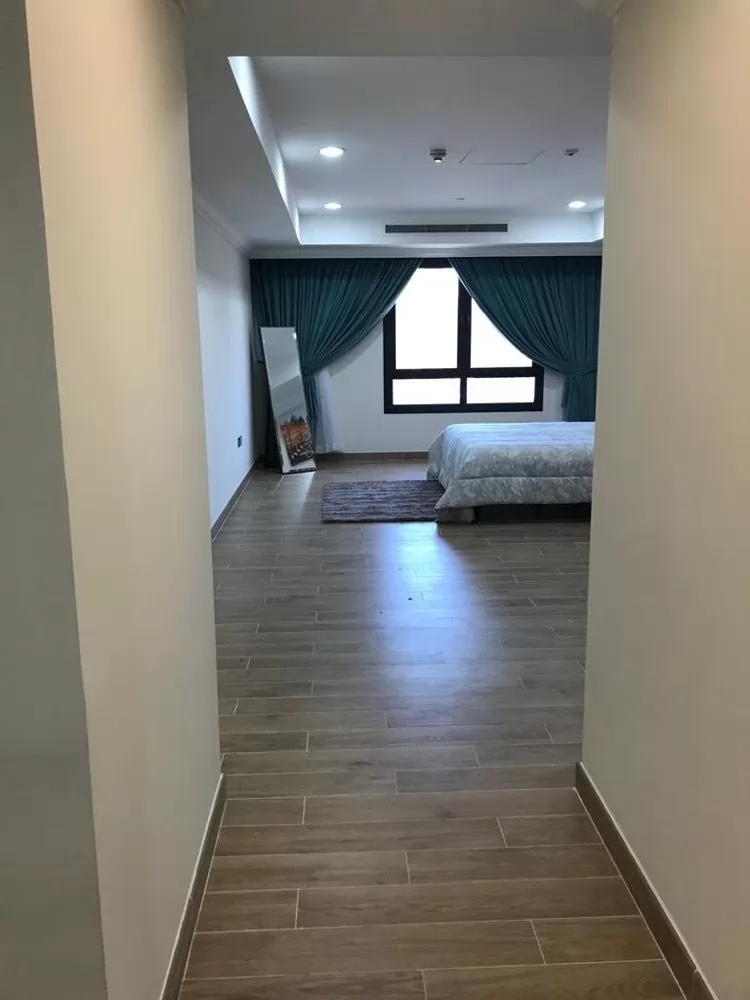 Residential Ready 1 Bedroom S/F Apartment  for sale in The-Pearl-Qatar , Doha-Qatar #18852 - 1  image 