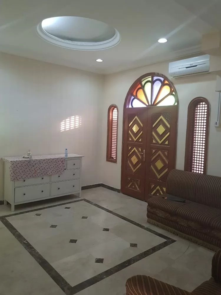 Residential Ready Property 2 Bedrooms U/F Apartment  for rent in Al-Rayyan #18983 - 1  image 