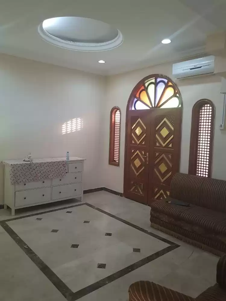Wohn Klaar eigendom 2 Schlafzimmer U/F Wohnung  zu vermieten in Al Sadd , Doha #18983 - 1  image 