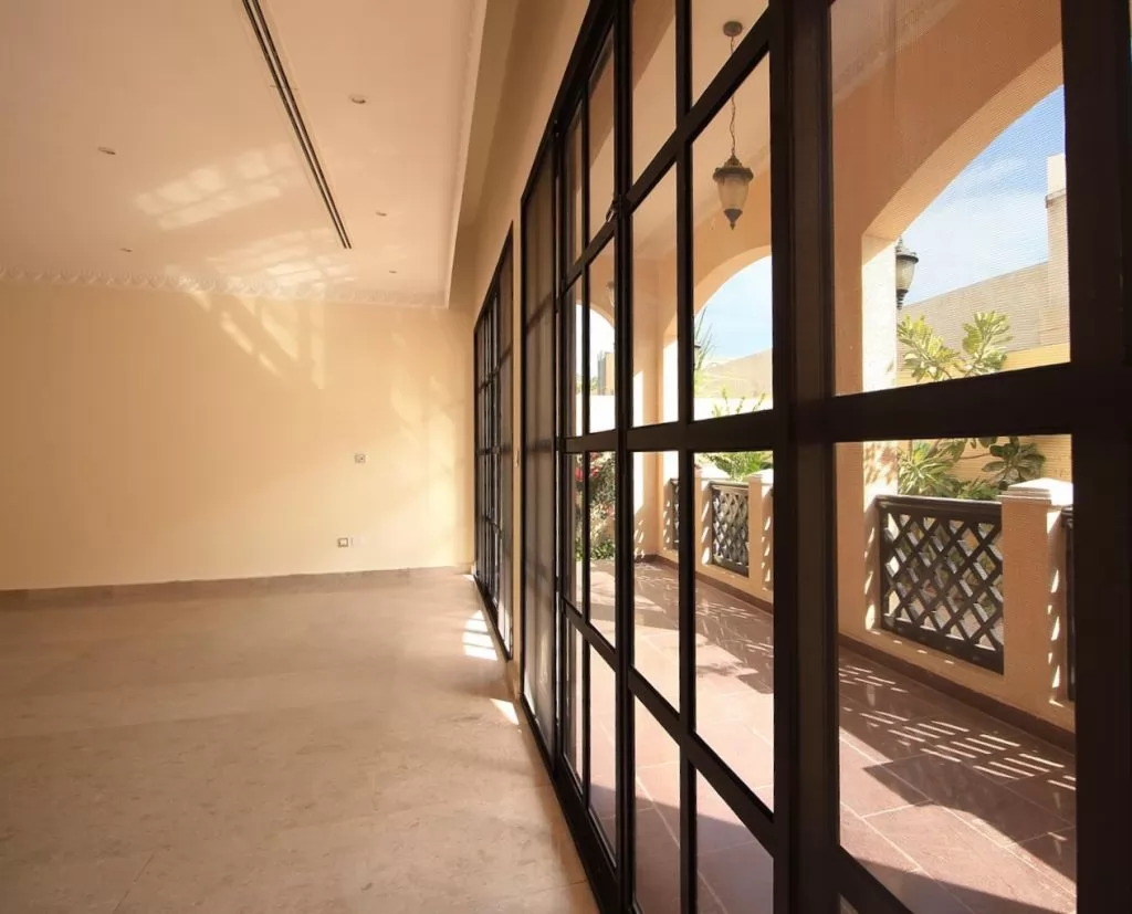 Residential Ready Property 4 Bedrooms S/F Apartment  for rent in Doha-Qatar #19068 - 1  image 