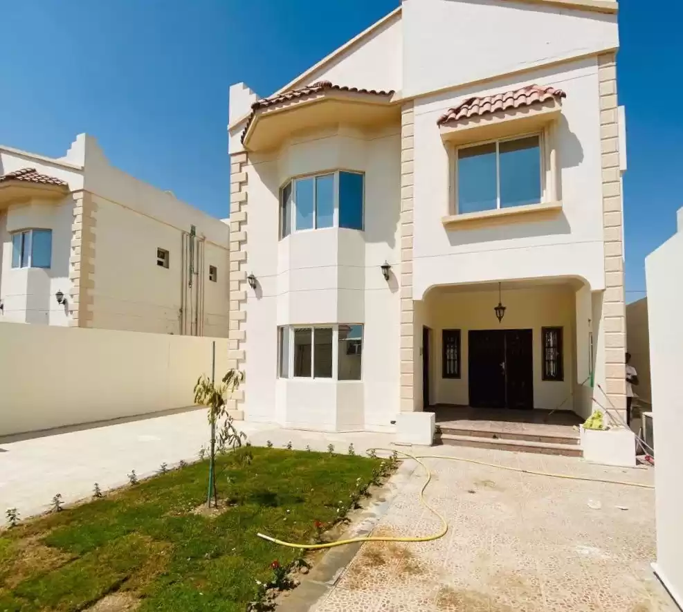 Residential Ready Property 6 Bedrooms U/F Standalone Villa  for rent in Al Sadd , Doha #19070 - 1  image 