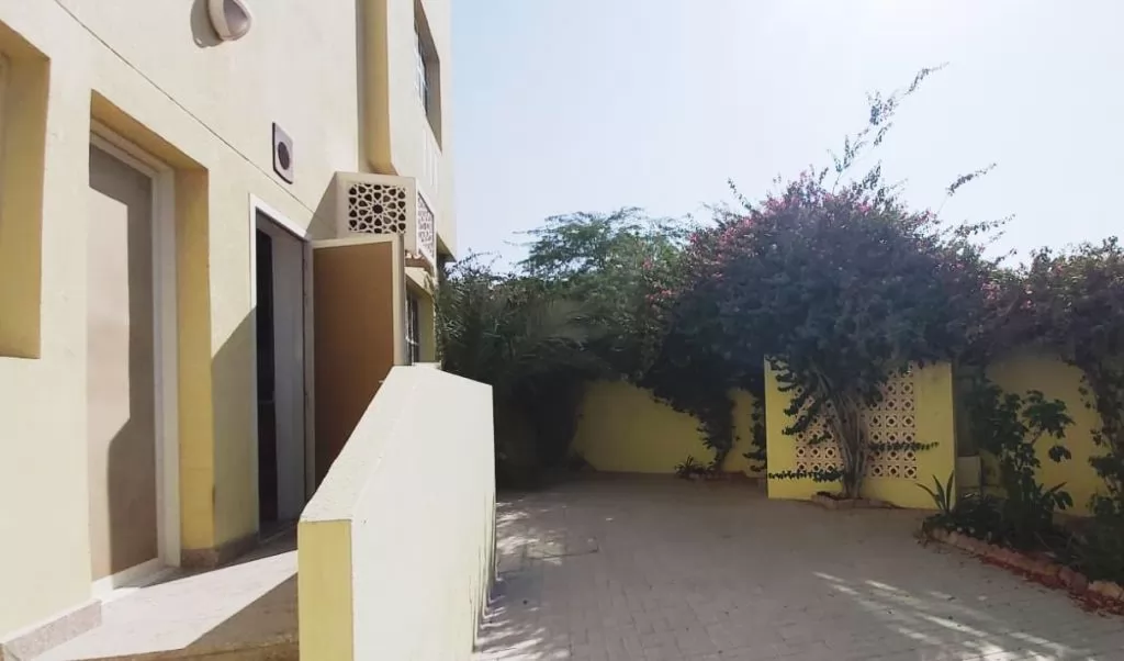 Residential Ready Property 3 Bedrooms U/F Apartment  for rent in Doha-Qatar #19083 - 1  image 