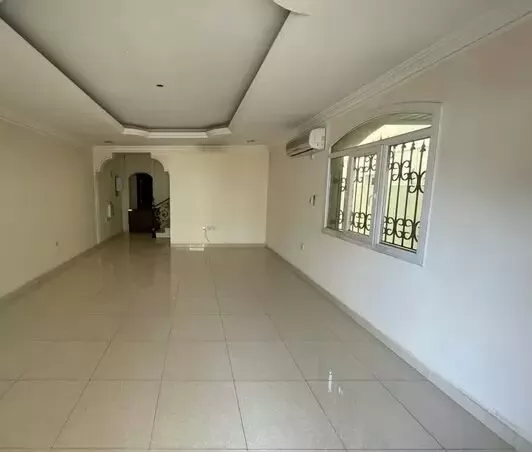 Residential Ready Property 6+maid Bedrooms U/F Standalone Villa  for rent in Al-Thumama , Doha-Qatar #19094 - 2  image 