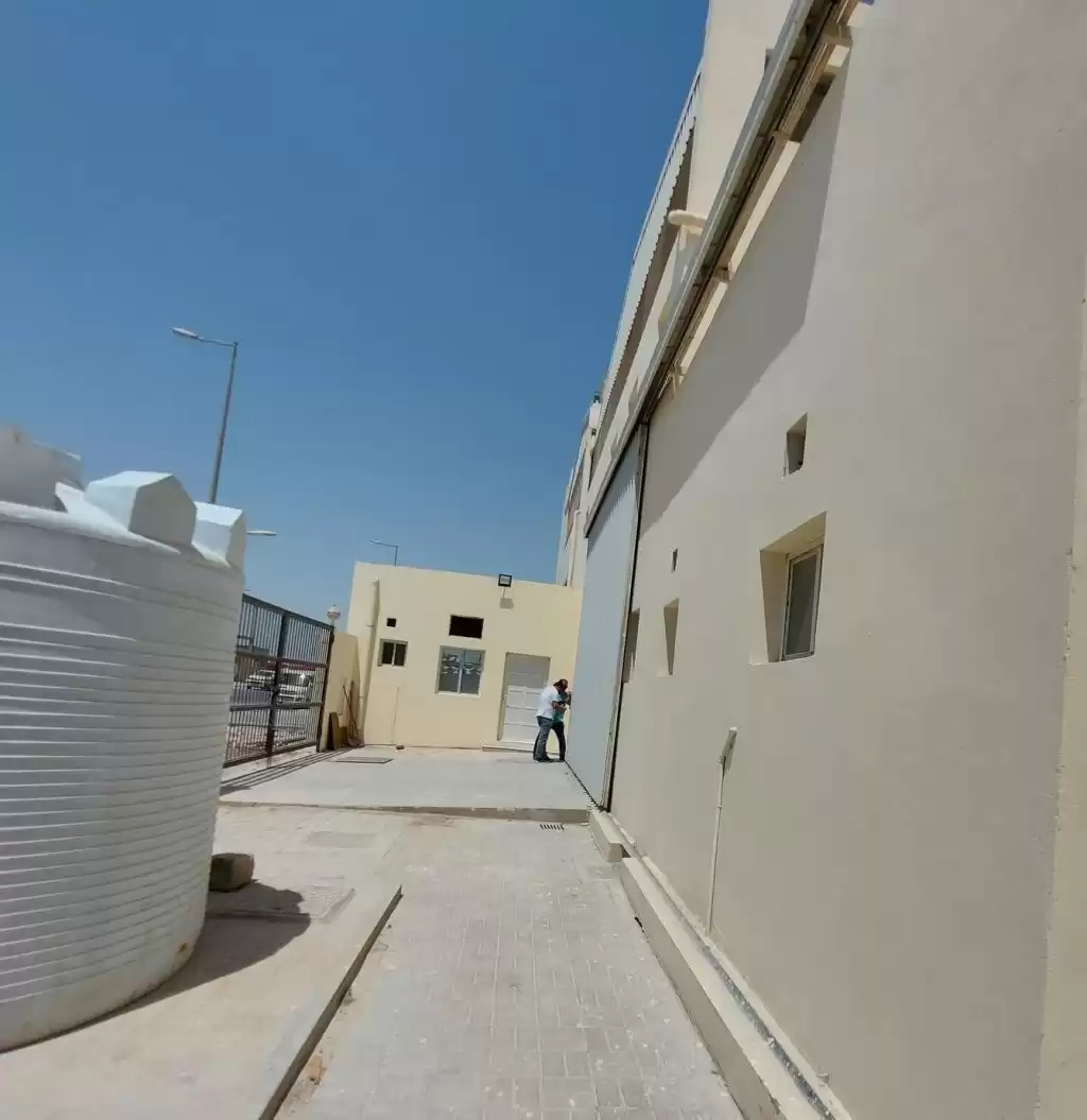 Kommerziell Klaar eigendom U/F Lagerhaus  zu vermieten in Doha #19113 - 1  image 