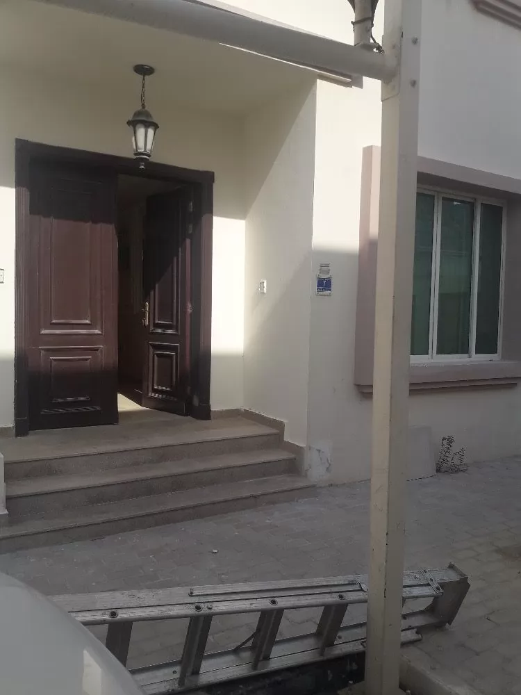 Residential Ready Property 5 Bedrooms S/F Standalone Villa  for rent in Doha-Qatar #19227 - 2  image 