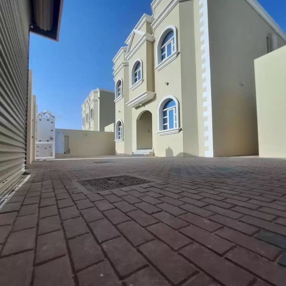 Residential Ready Property 6 Bedrooms U/F Standalone Villa  for rent in Doha #19230 - 1  image 