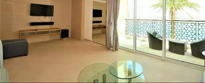 Residential Ready Property 1 Bedroom F/F Townhouse  for rent in The-Pearl-Qatar , Doha-Qatar #19290 - 1  image 