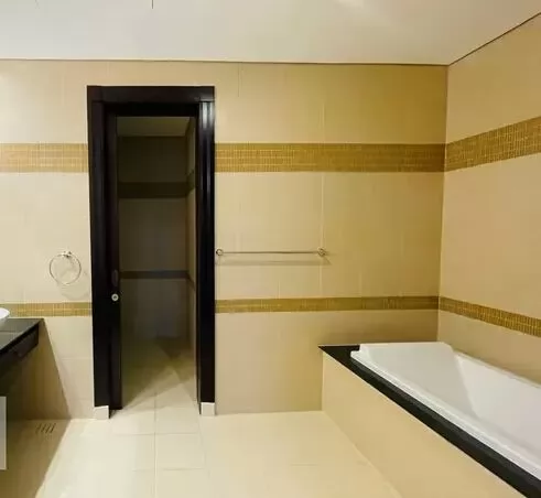 Residential Ready Property 1 Bedroom S/F Townhouse  for rent in The-Pearl-Qatar , Doha-Qatar #19399 - 1  image 