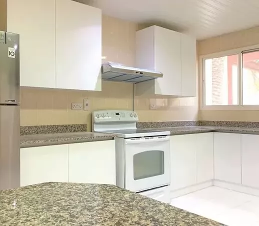 Residential Ready Property 2 Bedrooms F/F Townhouse  for rent in Al Sadd , Doha #19400 - 2  image 