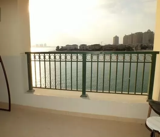 Residential Ready Property 2 Bedrooms F/F Townhouse  for rent in The-Pearl-Qatar , Doha-Qatar #19401 - 1  image 