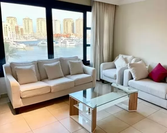 Residential Ready Property 2 Bedrooms S/F Townhouse  for rent in The-Pearl-Qatar , Doha-Qatar #19422 - 4  image 