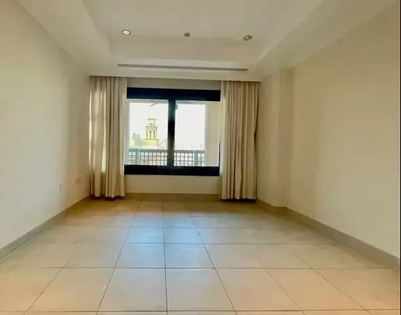 Residential Ready Property 2 Bedrooms S/F Townhouse  for rent in The-Pearl-Qatar , Doha-Qatar #19422 - 3  image 