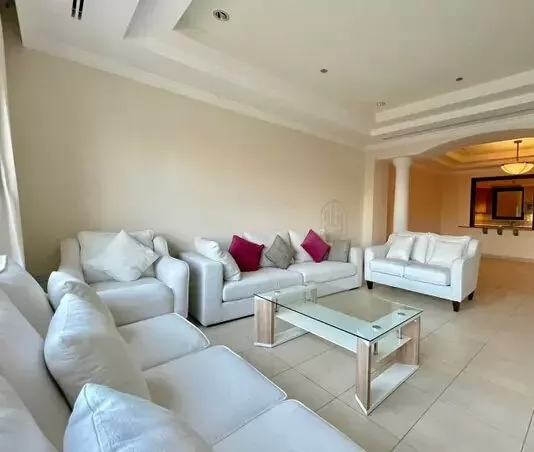Residential Ready Property 2 Bedrooms S/F Townhouse  for rent in The-Pearl-Qatar , Doha-Qatar #19422 - 2  image 