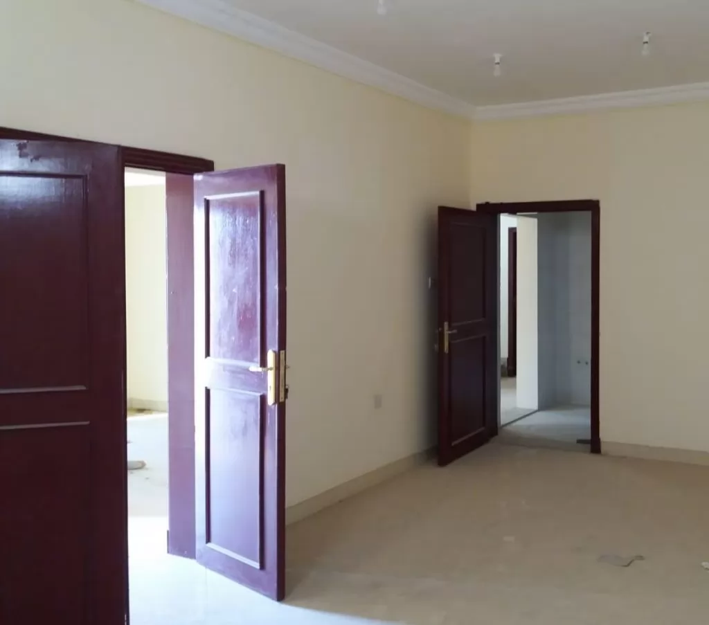 Commercial Ready Property U/F Standalone Villa  for rent in Al Wakrah #19470 - 1  image 
