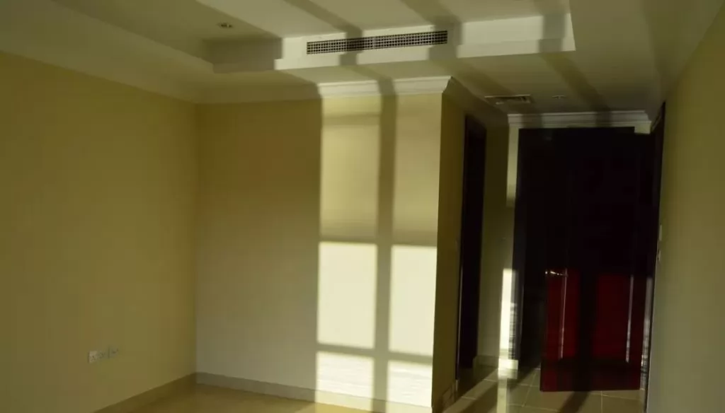 Mixed Use Ready Property 3 Bedrooms S/F Townhouse  for rent in The-Pearl-Qatar , Doha-Qatar #19480 - 1  image 