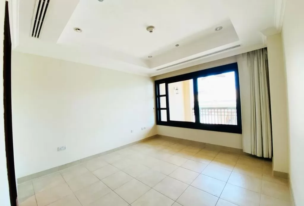 Mixed Use Ready Property 2 Bedrooms S/F Townhouse  for rent in The-Pearl-Qatar , Doha-Qatar #19490 - 1  image 