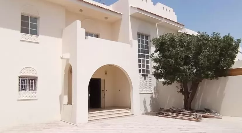 Commercial Ready Property U/F Standalone Villa  for rent in Al Sadd , Doha #19522 - 1  image 