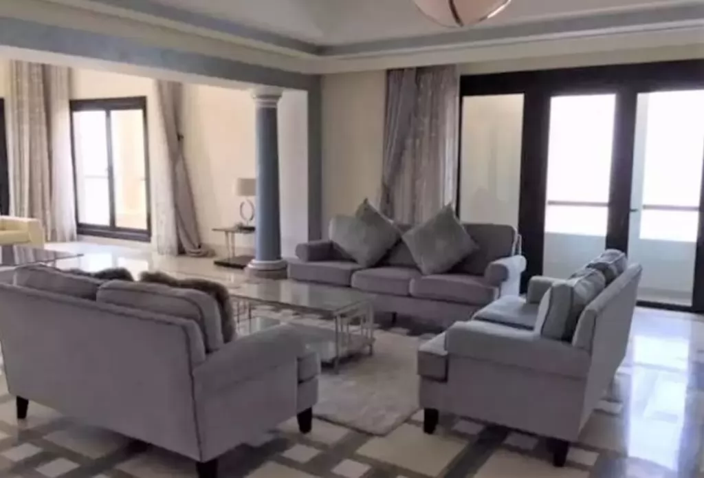 Mixed Use Ready Property 5 Bedrooms F/F Penthouse  for rent in Al Sadd , Doha #19534 - 1  image 