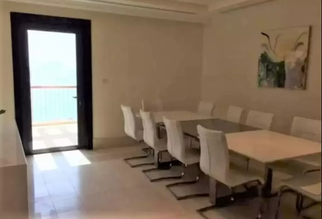 Mixed Use Ready Property 5 Bedrooms F/F Penthouse  for rent in The-Pearl-Qatar , Doha-Qatar #19548 - 1  image 