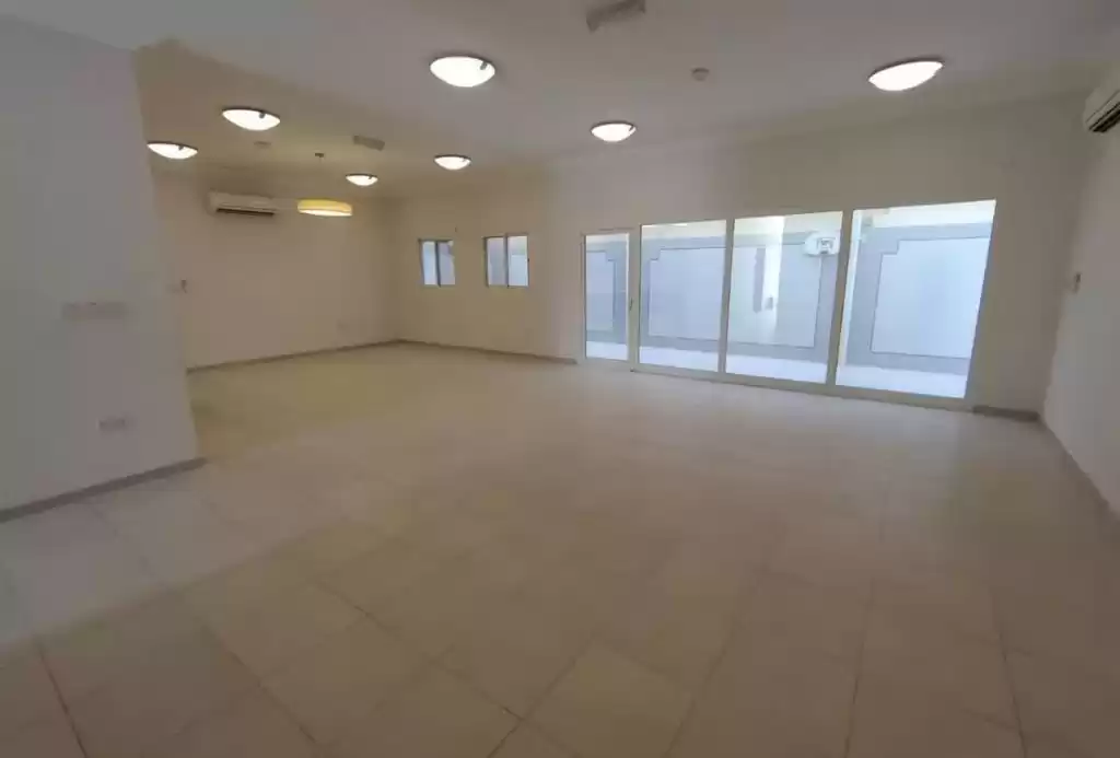 Mixed Use Ready Property 4+maid Bedrooms U/F Standalone Villa  for rent in Doha #19552 - 1  image 