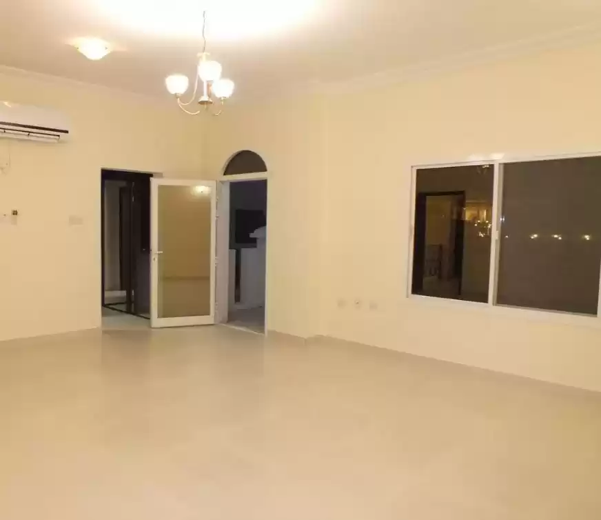 Смешанное использование Готовая недвижимость 4+комнаты для горничных Н/Ф Отдельная вилла  в аренду в Доха #19562 - 1  image 