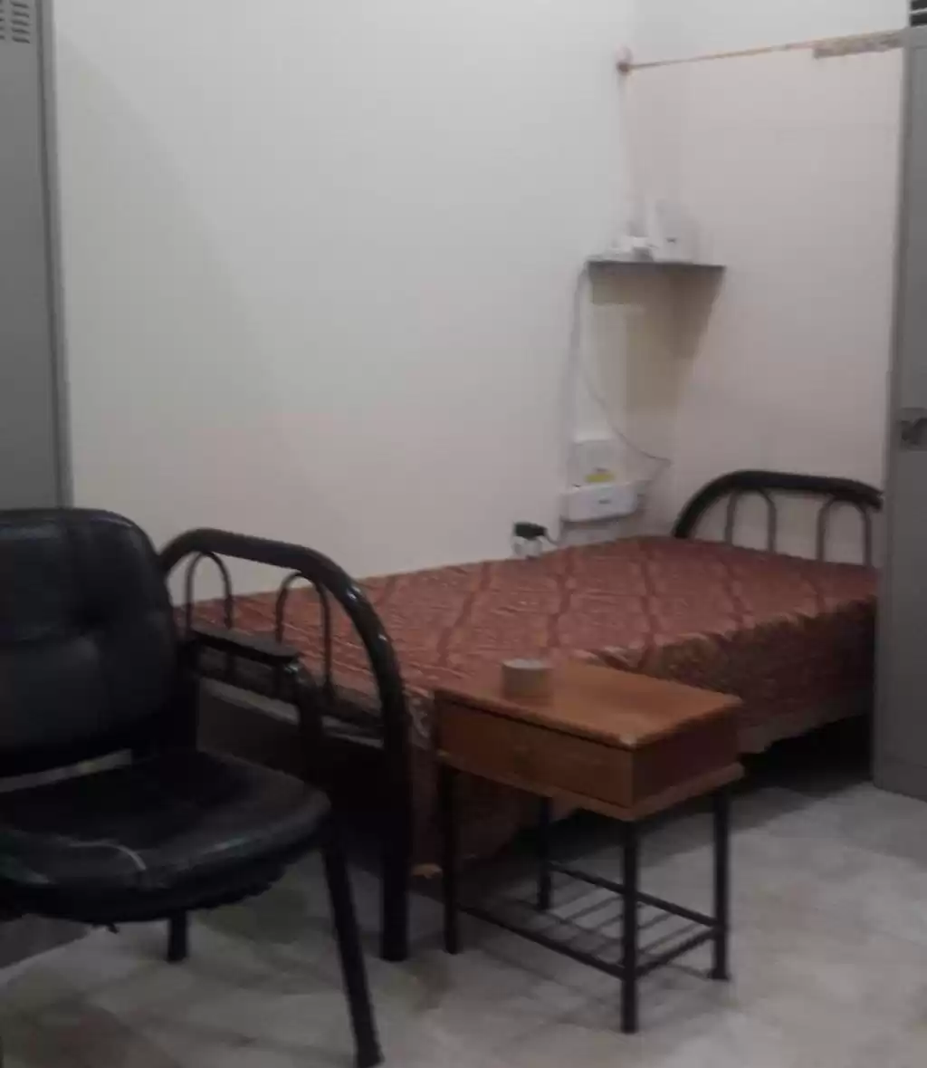 سكني عقار جاهز ستوديو مفروش سكن عمال  للإيجار في الدوحة #19661 - 1  صورة 