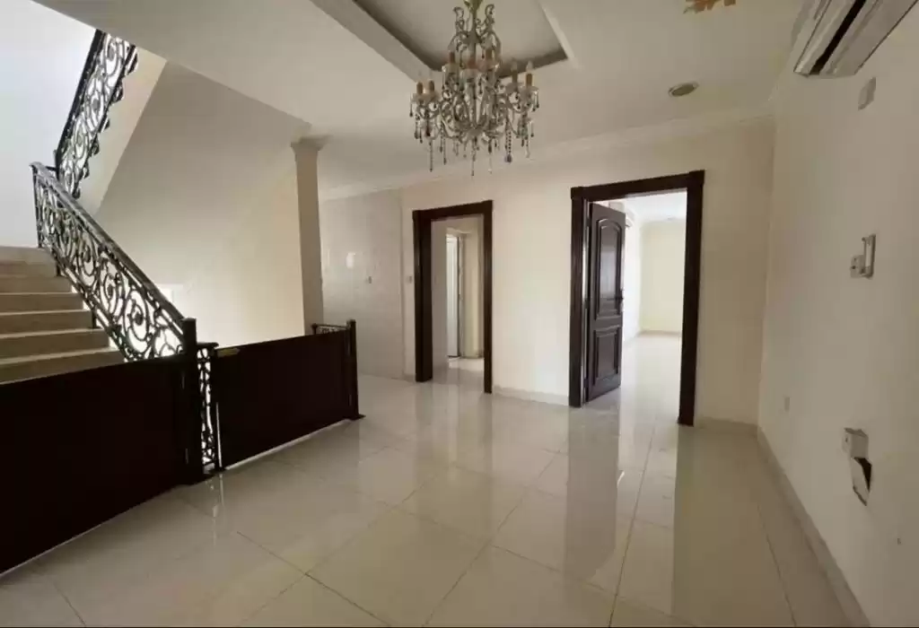 Mixed Use Ready Property 6+maid Bedrooms U/F Standalone Villa  for rent in Al Sadd , Doha #19664 - 1  image 