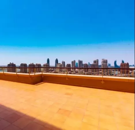 Residential Ready Property 3 Bedrooms F/F Penthouse  for rent in The-Pearl-Qatar , Doha-Qatar #19692 - 4  image 