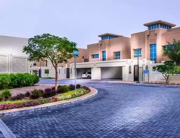 Résidentiel Propriété prête 4 + femme de chambre S / F Composé  a louer au Al-Sadd , Doha #19699 - 1  image 