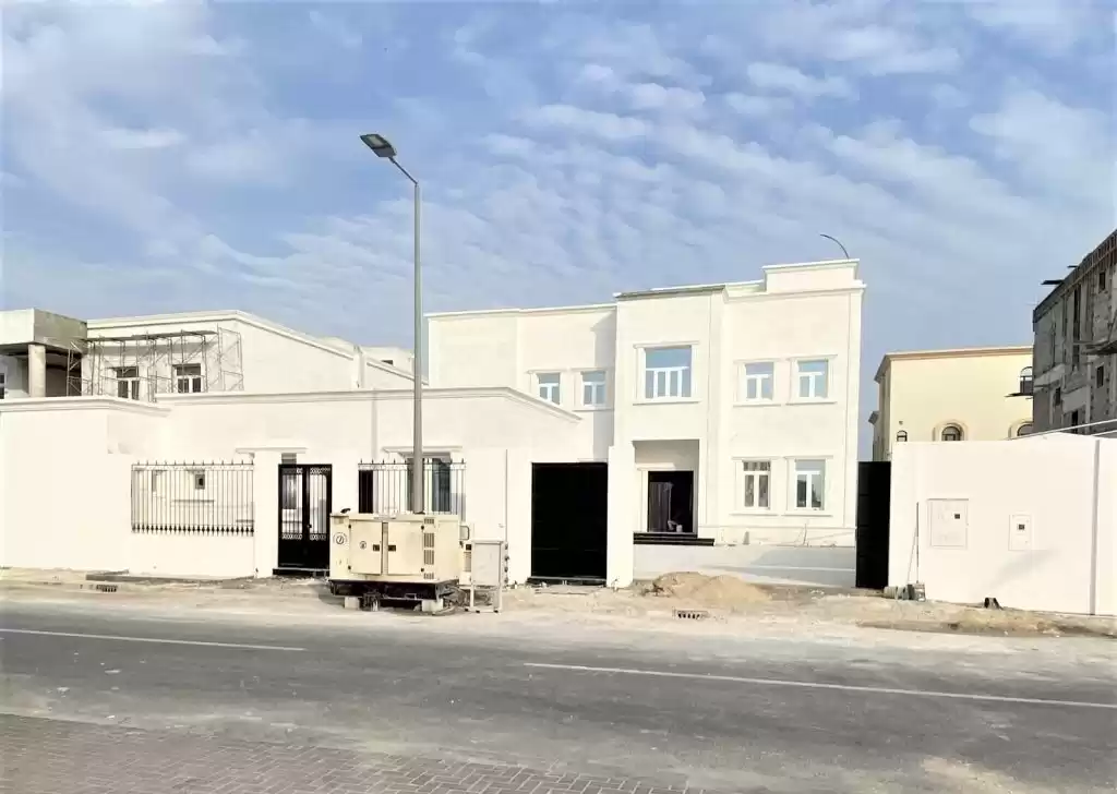 Residential Ready Property 7+ Bedrooms U/F Standalone Villa  for sale in Al Sadd , Doha #19742 - 1  image 