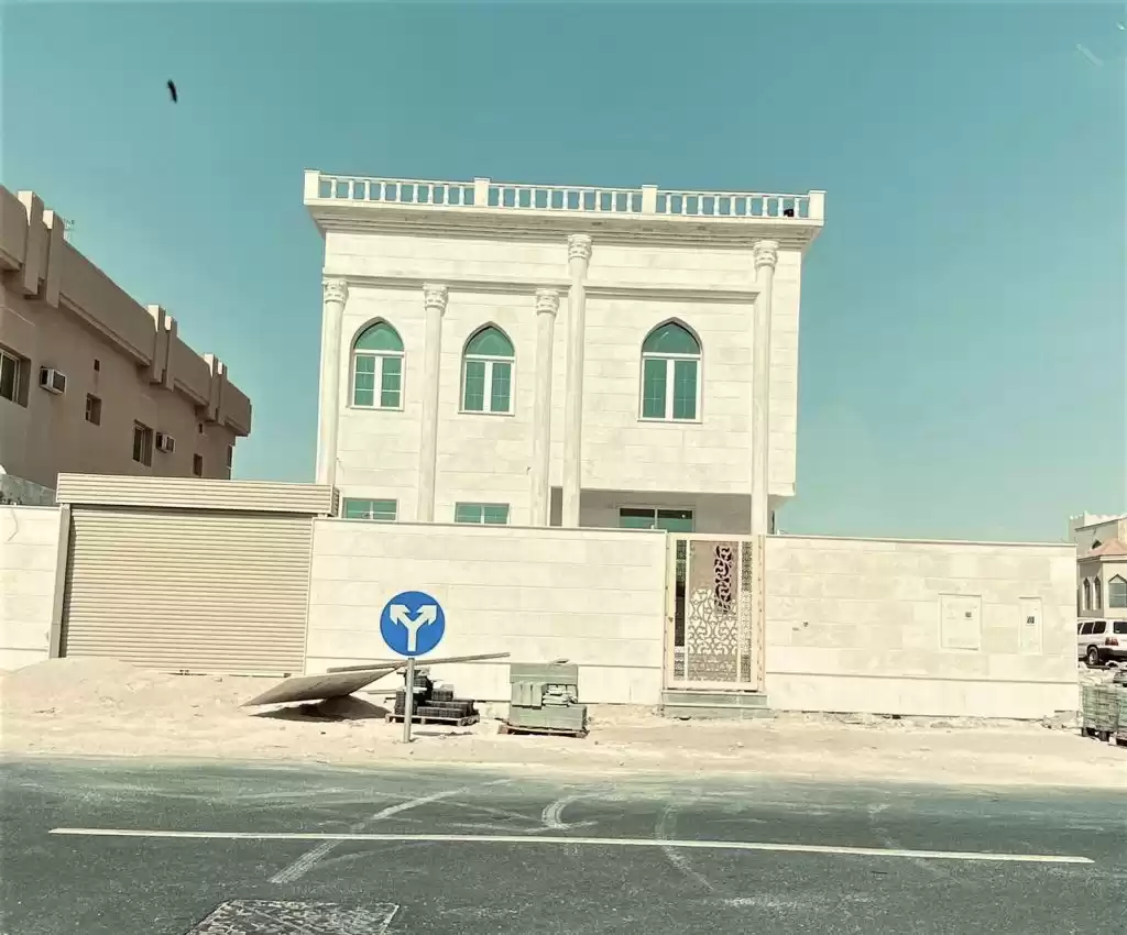 yerleşim Hazır Mülk 6 Yatak Odası U/F Müstakil Villa  satılık içinde Al Sadd , Doha #19751 - 1  image 